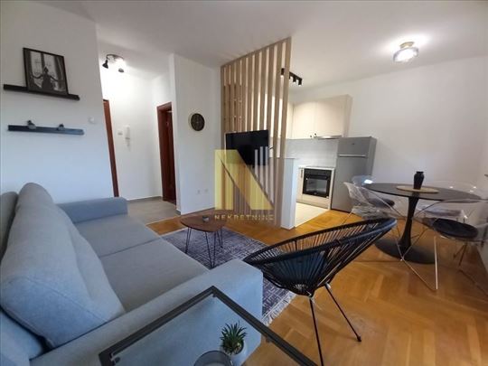 Izdaje se jednoiposoban stan na Grbavici