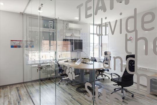 Izdaje se poslovni prostor u centru grada 105 m2