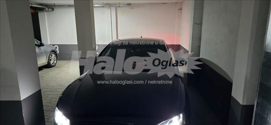 Izdajem dva parking mesta u podzemnoj garaži.