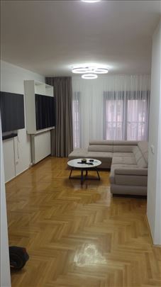 Odlična lokacija, garaža, trosoban