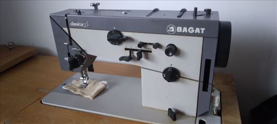 Šivaća mašina Bagat Danica sa kutijom