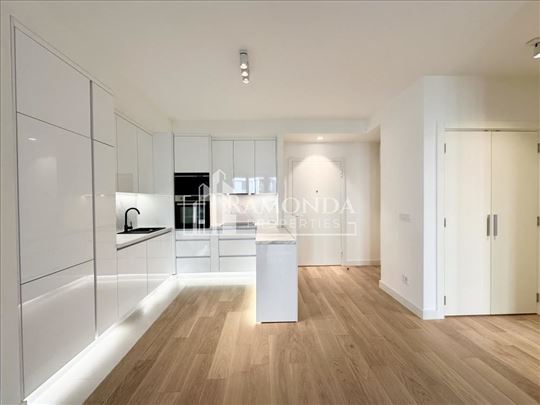 Stan za poslovni prostor u BW Eterna ID#155