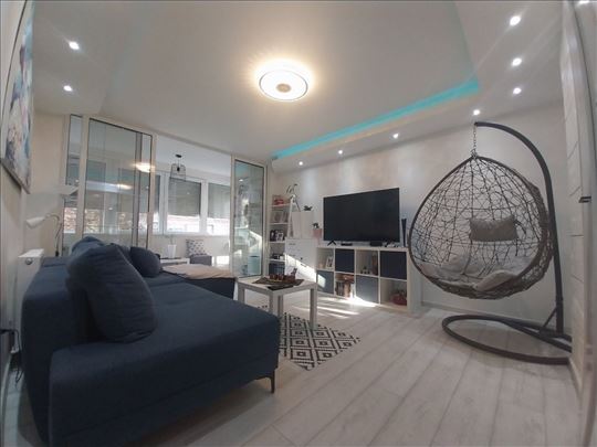 TOP-Renoviran, opremljen, odlična lokacija,osunčan