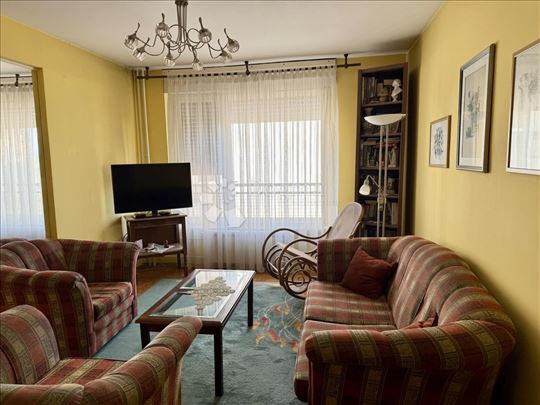 Trosoban stan od 74 m2 pored Dunava na Dorćolu