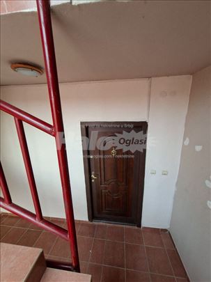 Zemun gornji grad trosoban stan odmah useljiv