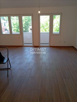 Zemun Polje, Centar, uknjižen 60m2 + 25m2 ID#2491