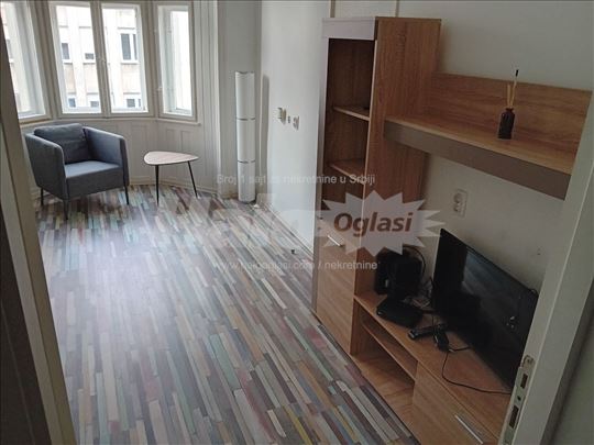 2.0 Centar Izuzetan Luks Renoviran Useljiv odmah