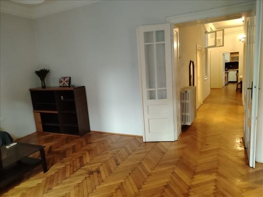 Ćetvorosoban salonski stan - centar Beograda, ul. 