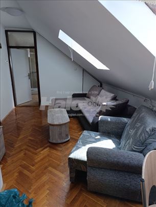 Garsonjera Pink tržni centar