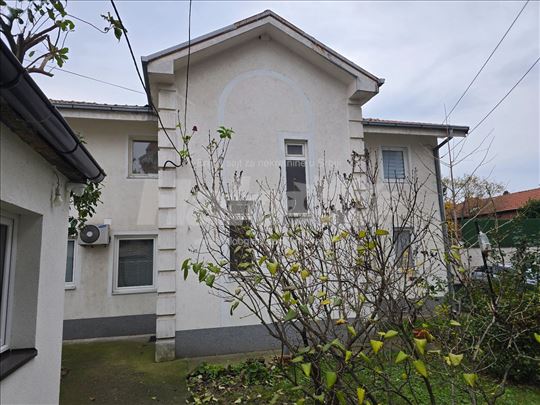 Izdajem namešten stan, 46m2, 2,0 1.sprat Zemun