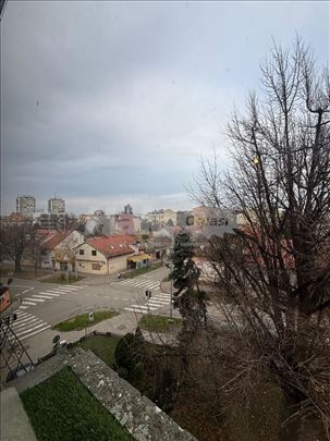 Izdajem stan sa garažom u cetru Panceva