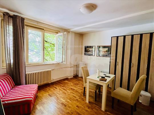 Karaburma, garsonjera, kod stare okretnice