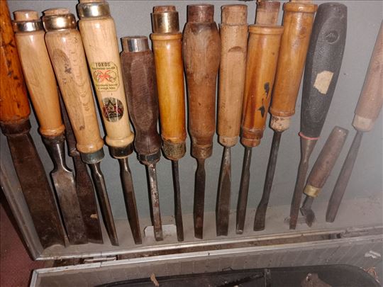 Komplet od 12  dleta i malo i veliko rende