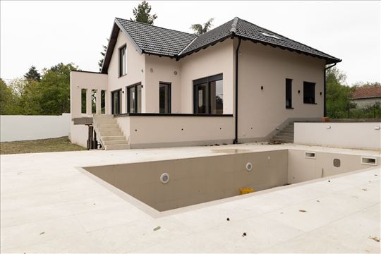 Lux kuća na Avali sa bazenom na 10.3ar placa