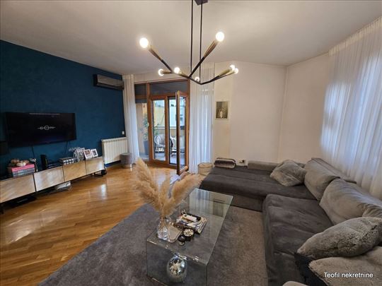 Lux, Nov, 3.0, Bez ulaganja, Garažno mesto