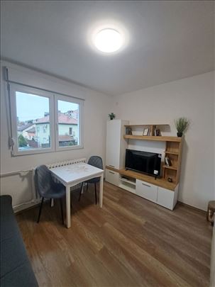 Manja garsonjera na sjajnoj lokaciji