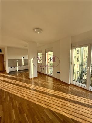 Novi Sad, Sajam, sjajan trosoban stan na odlicnoj