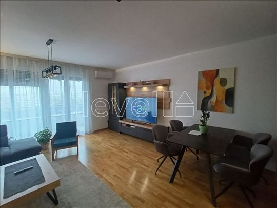 Stan,Petrovaradin,Petrovaradin,kv: 98.00, € 233000