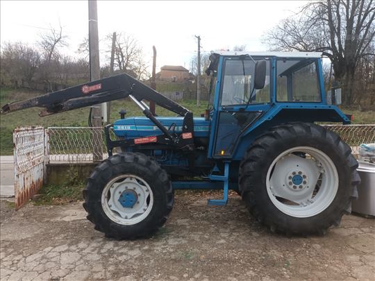 Traktor Ford 5610