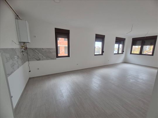 Trosoban stan, 79m2, Orlovićeva