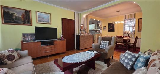 Zemun.Rade Končara,kuća 106m2, odlična, uknjižena