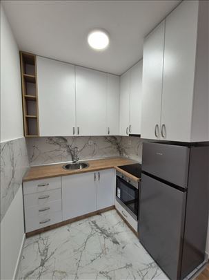 Avijacija NS Skver-nov stan  400e