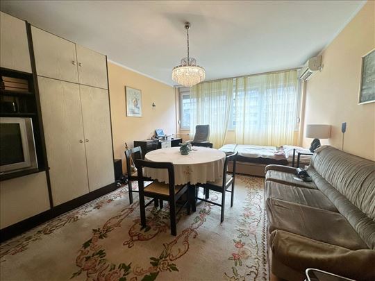 Blok 21, uknjižen, adaptilan