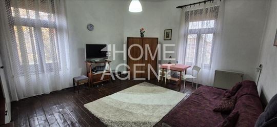 Dvorišno orijentisan, udoban ID#1461