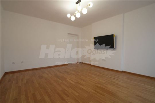 Dvosoban stan 58m2 Novi Beograd- full renoviran
