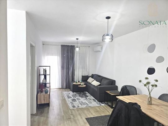 Dvosoban stan, obezbedjen parking