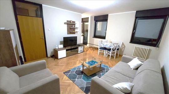 Filmski grad, namešten , odličan