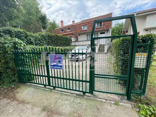 Izdaje se kuća na Miljakovcu 1