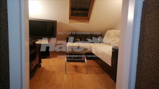 Izdaje se kuća – Zemun(dvorisna kuća)