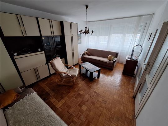 Izdaje se trosoban stan, 75 m² – Braće Jerković