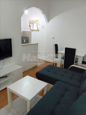 Izdajem stan u strogom centru Beograda