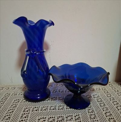 Kobaltno staklo vaza i cinija