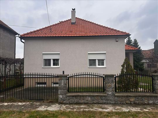 Kuca u Starim Banovcima