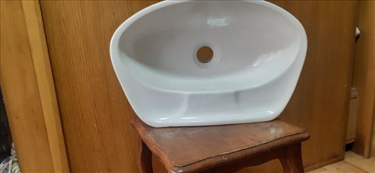 lavabo 44x30cm očuvano razmak rupa 15cm 