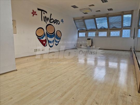 Poslovni prostor u Tržnom centru Staklenac