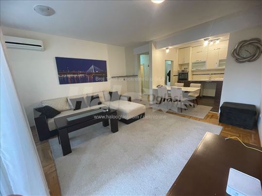 Lux, odmah useljiv, sa parkingom