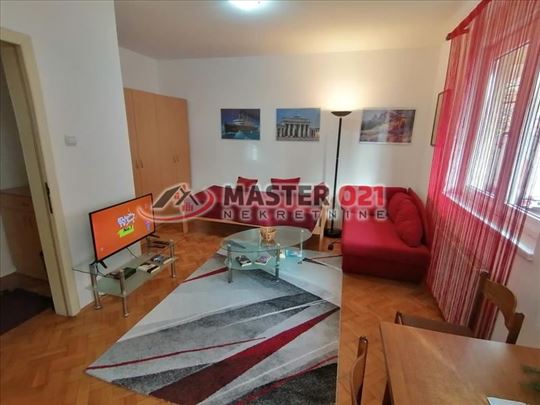 Nameštena novija garsonjera 25m2 - Grbavica