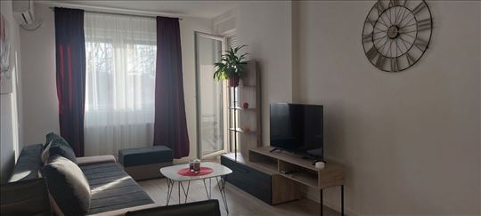 Nov dvosoban namešten stan-Salajka