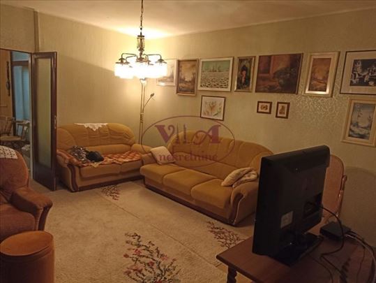 Novi Sad, Petrovaradin, Lep dvoiposoban porodičan