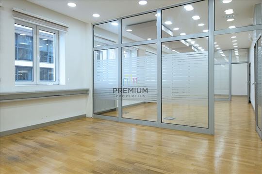 Poslovna zgrada/ deljiv prostor na manje celine