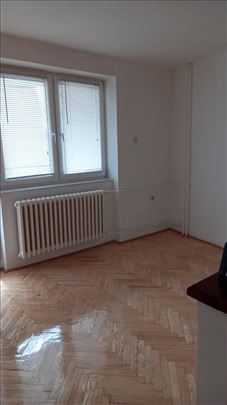 Prazna garsonjera, super lokacija