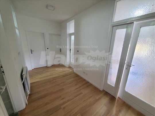  Predivan, trosoban stan u Arčibalda Rajsa