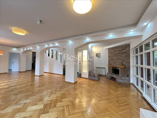 Prelepa porodična kuća na Vračaru