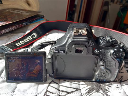 Prodajem Canon 600d u dobrom stanju
