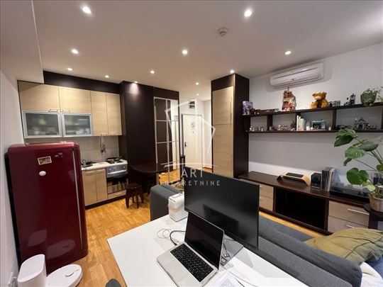 Sa garažnim mestom ID#13198