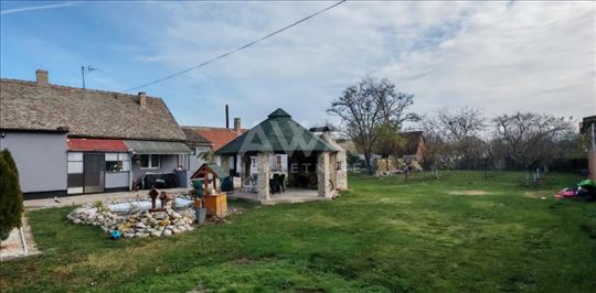 Sivac manja renovirana kuća 89m2